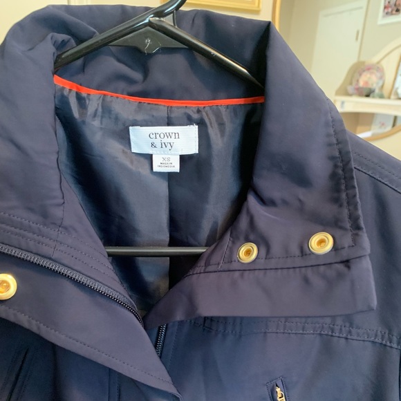 Navy rain jacket material with gold sooo cute! Crown & Ivy Never worn - Picture 2 of 2